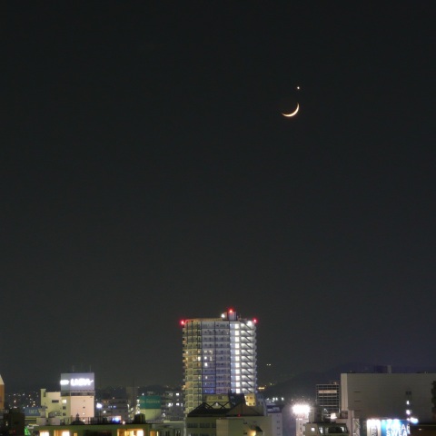 三日月と金星