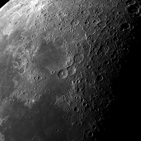 ティオフィルスクレーター周辺