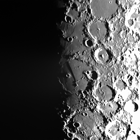 夜明けの直線壁