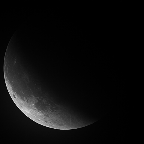 不自然な三日月