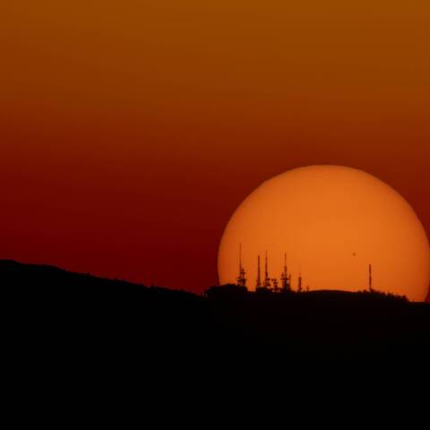 美ヶ原電波塔に沈む夕日 11/07