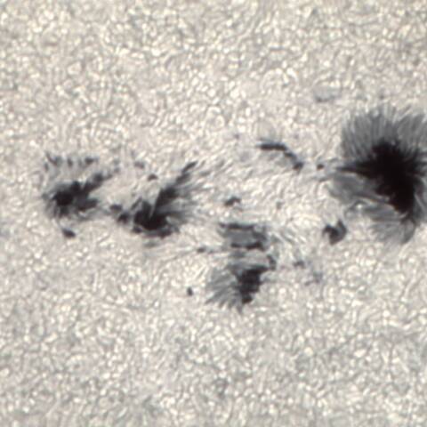 太陽黒点3004拡大 5/4