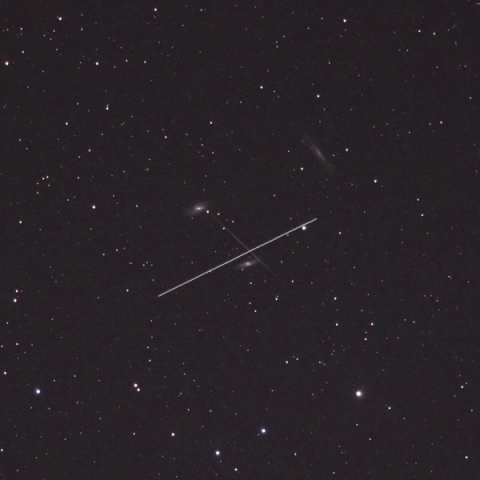 トリオ銀河の中を駆け抜けたDA14