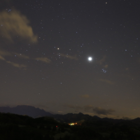 武甲山と金星 スバルの接近