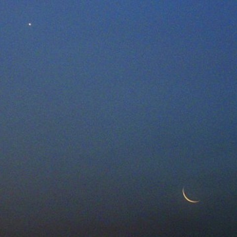 金星と細い月