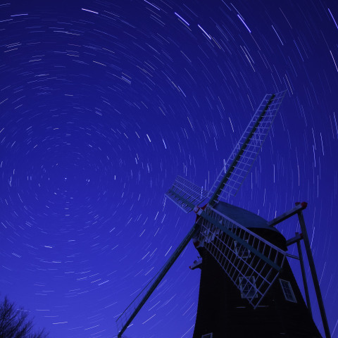風車のある風景と北斗七星・北天の日周運動