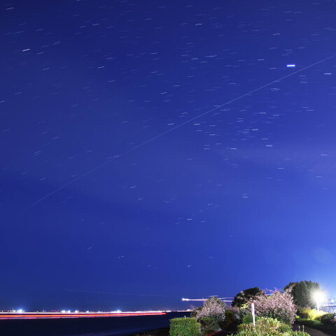 前日に有人宇宙船とドッキングした中国宇宙ステーションの光跡