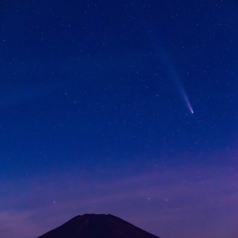 富士山上空の紫金山・アトラス彗星 最接近から一週間後 2024.10.20