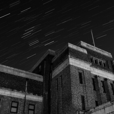 上野 国立科学博物館とオリオン座 モノクロバージョン