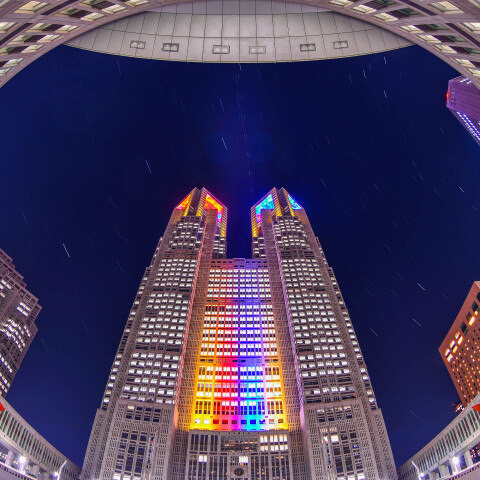 東京都庁「いい夫婦の日」ライトアップと星空 魚眼レンズ使用