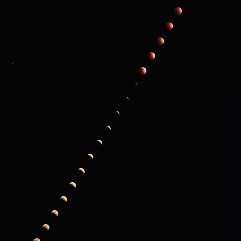 皆既月食(2026年3月3日)の連続写真 宮崎で