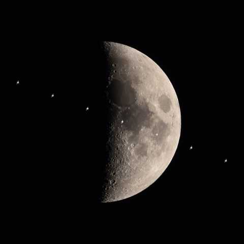 野口聡一さんらの国際宇宙ステーション(ISS)の月面通過