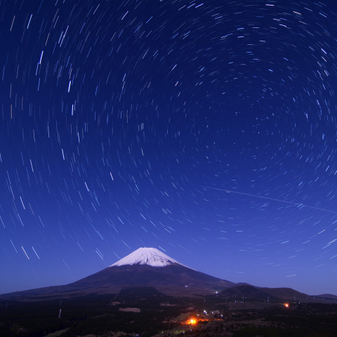 星出彰彦さん・野口聡一さんらが同時滞在中の国際宇宙ステーション(ISS)と富士山