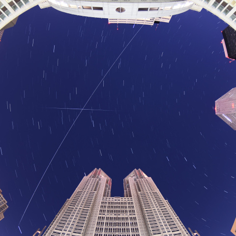 野口聡一さんらの国際宇宙ステーション(ISS)と東京都庁