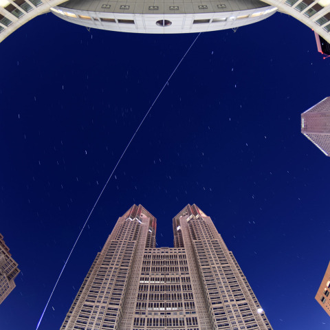 前澤友作さんらの国際宇宙ステーション(ISS)の光跡 東京都庁で