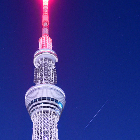 しぶんぎ座流星群の流星と東京スカイツリー