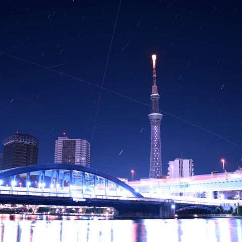 中国宇宙ステーションと国際宇宙ステーション(ISS)の光跡と東京スカイツリー