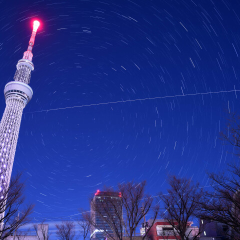 中国宇宙ステーションと国際宇宙ステーション(ISS)の光跡と東京スカイツリー