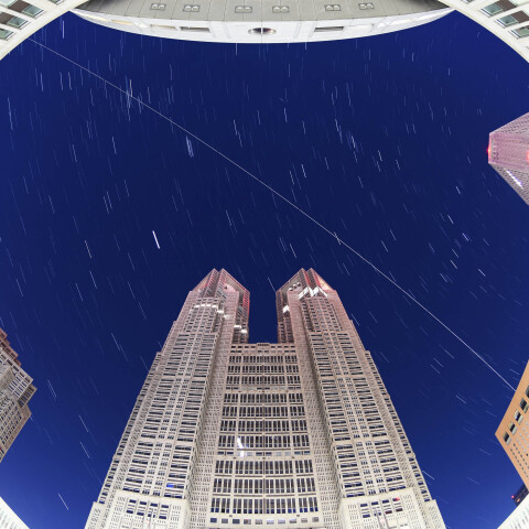 古川聡さんらの国際宇宙ステーション(ISS)の光跡 東京都庁で