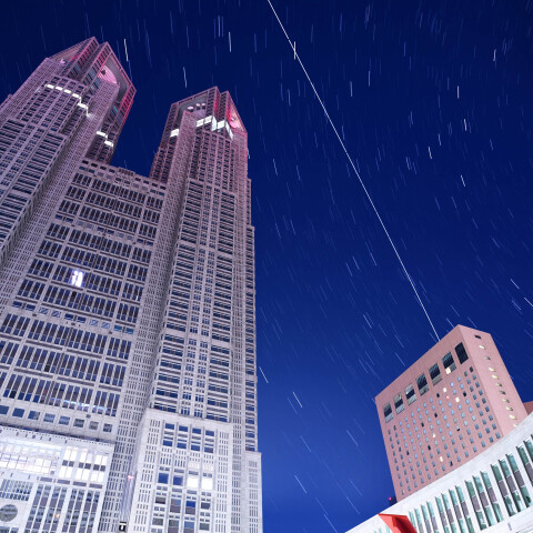 古川聡さんらの国際宇宙ステーション(ISS)の光跡 東京都庁で