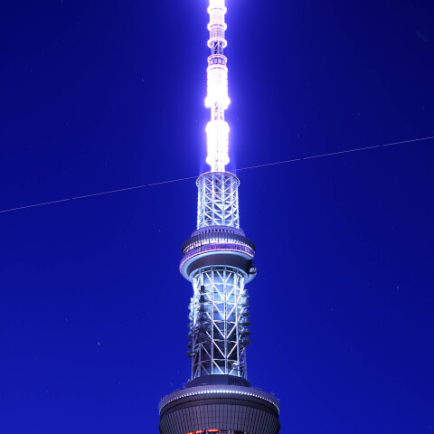 古川聡さんらの国際宇宙ステーション(ISS)の光跡と東京スカイツリー