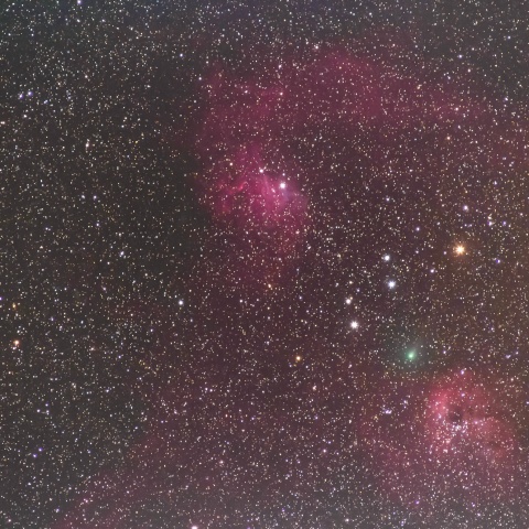 勾玉星雲とアトラス彗星