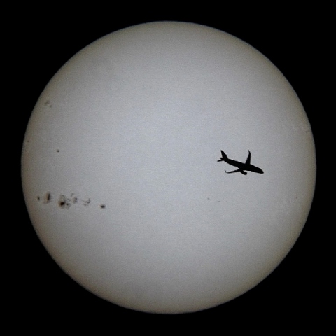 太陽黒点と飛行機