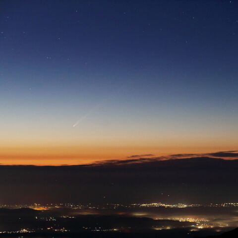 眠る街の上に翔ける