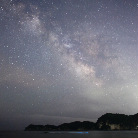 銀河に蒼光流れて