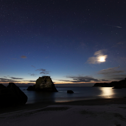 夜と朝のはざまで