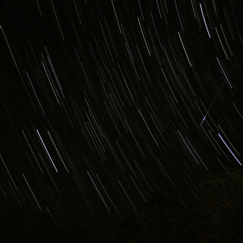 ペルセウス座流星群と沈む夏の大三角形