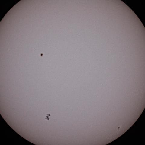 宇宙ステーションの日面通過