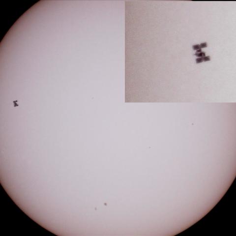 ISSとアトランティスの太陽面通過