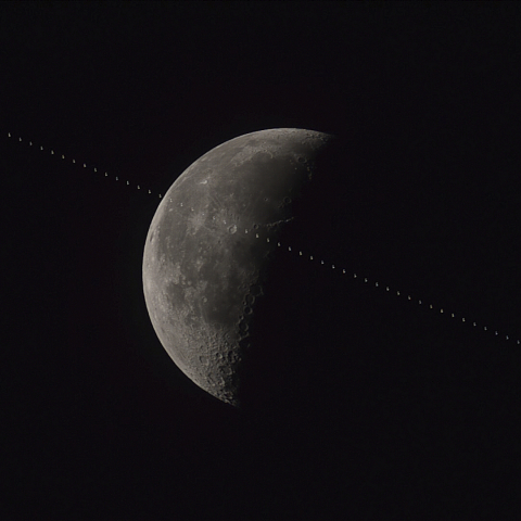 国際宇宙ステーションの月面経過