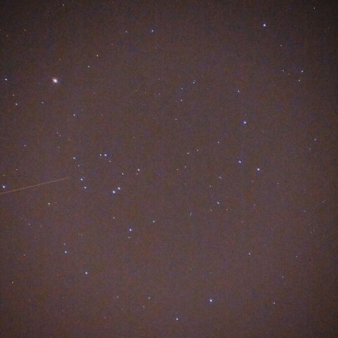 おうし座ヒヤデス星団と人工天体