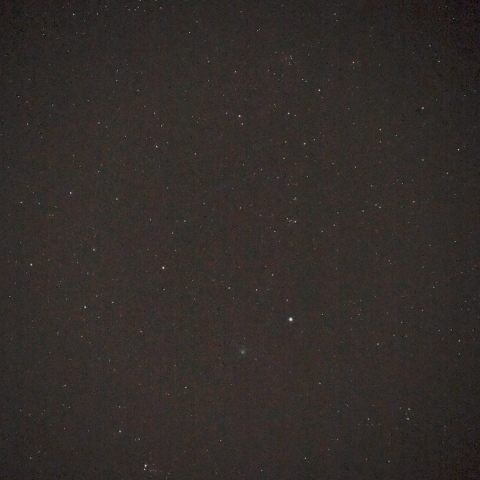 カシオペヤ座の散開星団とラヴジョイ彗星