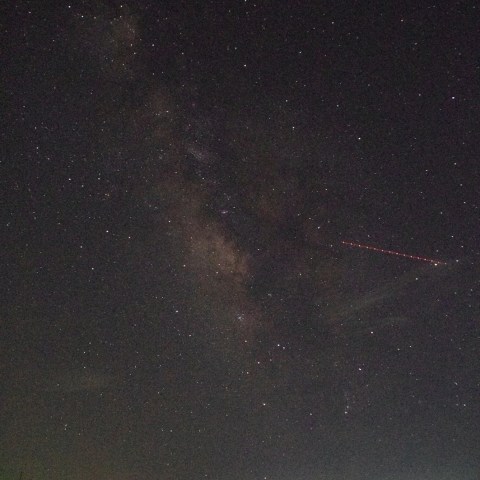 銀河を渡る船（飛行機）と魚釣星の下の漁船