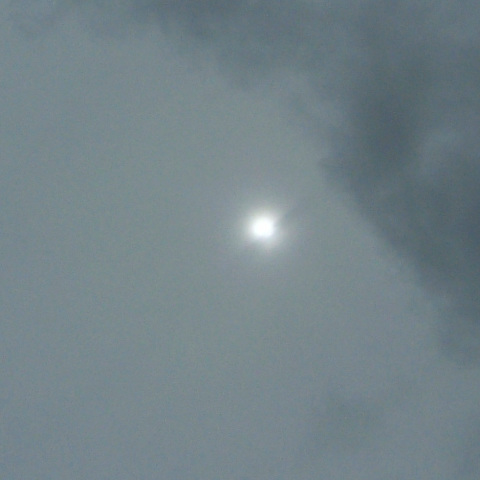 奄美大島　皆既日食　第３接触7分後の影のスジ