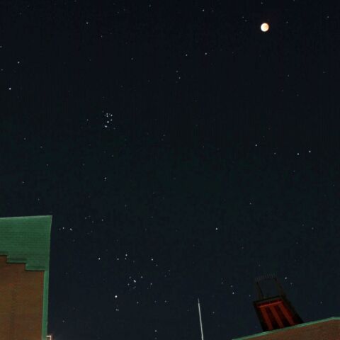 皆既月食と星空