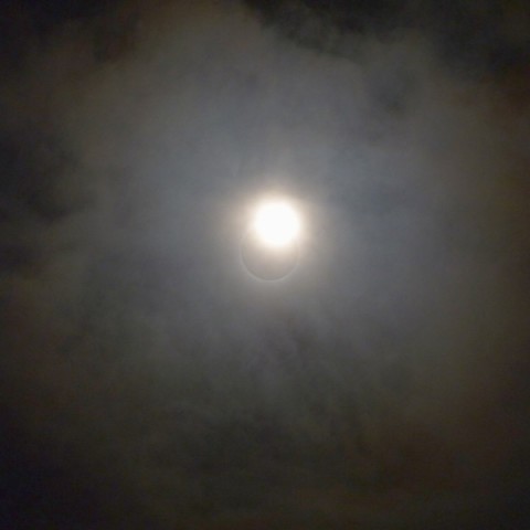 薄雲ごしのダイヤモンドリング