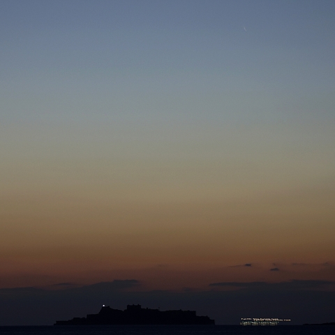 軍艦島とパンスターズ彗星