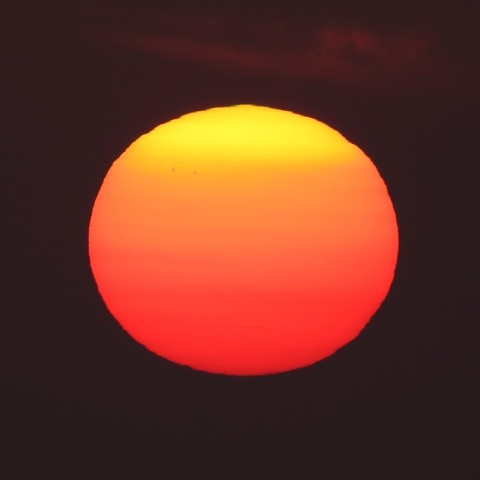 日没5分前の太陽