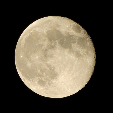 月齢15.4、十六夜の月