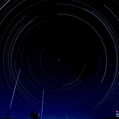 北天の日周運動(8時間)