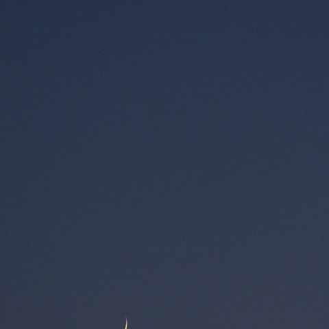 木星に寄り添う三日月