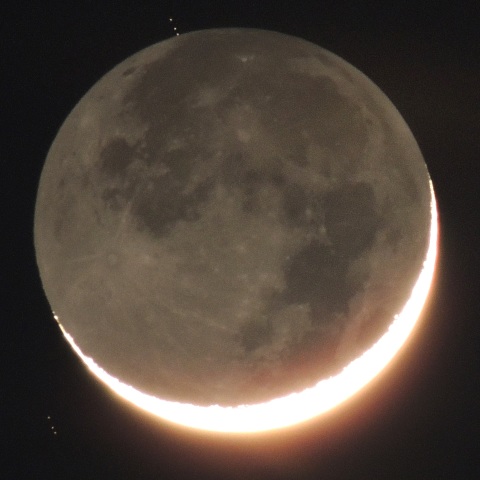 地球照を抱えた三日月と7等星の星食