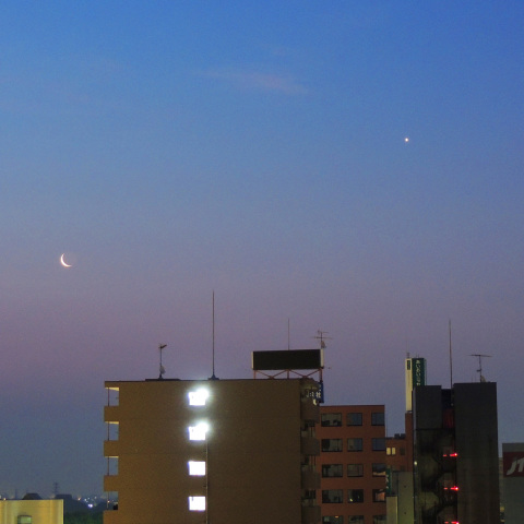 4/27 明け方の逆三日月と金星