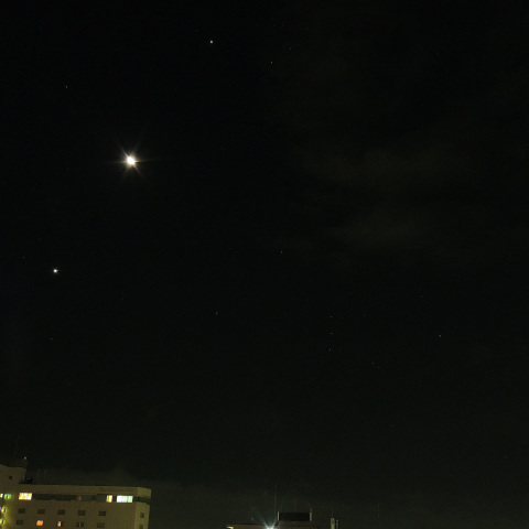 東の空の木星・月・金星と、ヒヤデス・真夏のオリオン座競演(8/13未明)