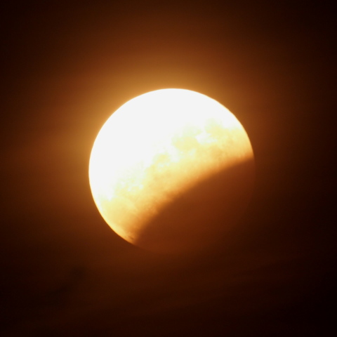 薄雲と部分月食