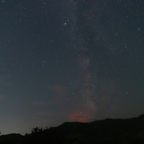 H2Aロケット打ち上げに伴う赤い発光雲